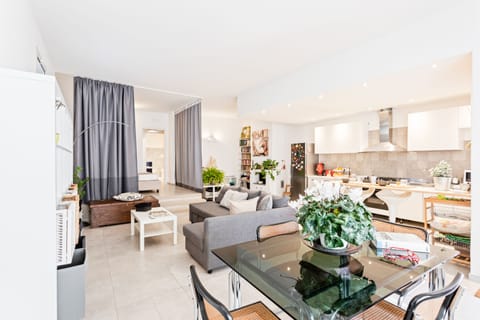 Apartment, 1 Bedroom | In-room dining