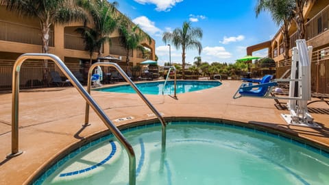 Outdoor pool, sun loungers