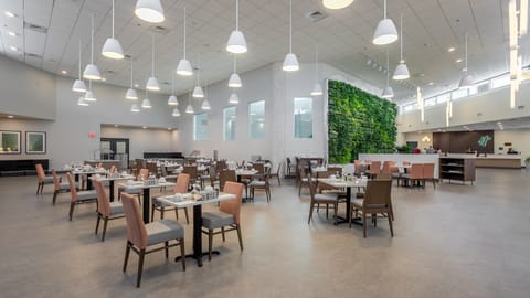 Breakfast, dinner, brunch served; Italian cuisine 