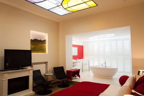 Deluxe Double Room, Balcony | Premium bedding, in-room safe, individually decorated