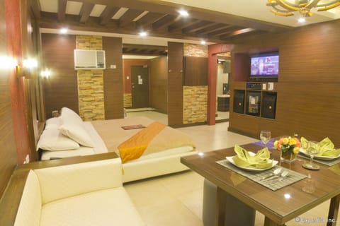 Thematic Suite | In-room safe, desk, free WiFi