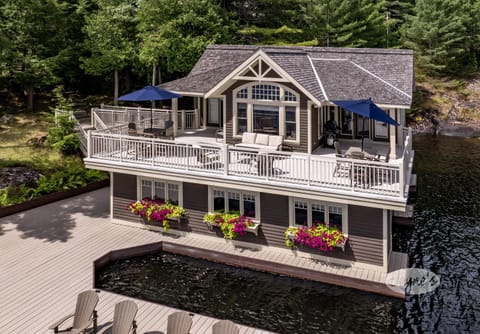 Boathouse &amp; Main Upper Sun Deck