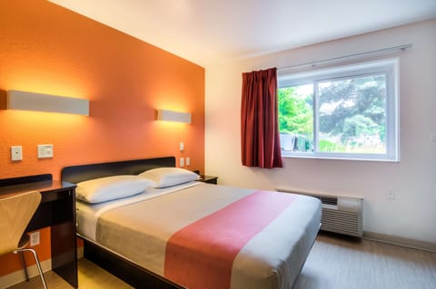 WiFi (free), bed sheets