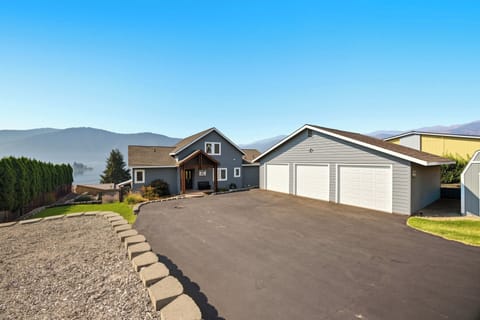 Ample Parking for Cars and Boats