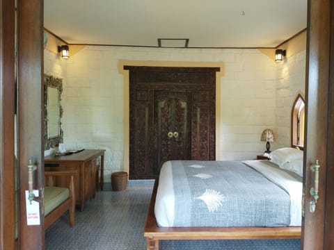 Superior Room | Minibar, in-room safe, desk, blackout drapes