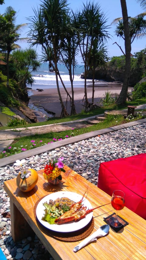 Breakfast, lunch, dinner served; international cuisine, garden views