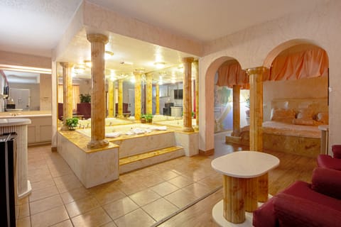 Romantic Suite, 1 King Bed, Non Smoking, Hot Tub | Down comforters, desk, free WiFi, bed sheets