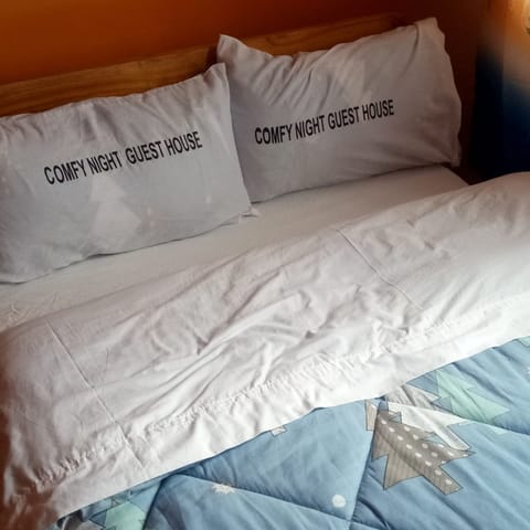 Double Room | Desk, free WiFi, bed sheets