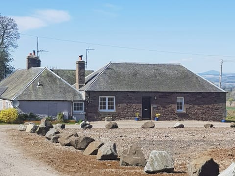Traditional, stone built cottage | Baldowrie Farm Cottage, Kettins, near Blairgowrie