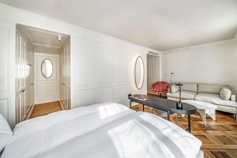 Premium bedding, in-room safe, desk, soundproofing