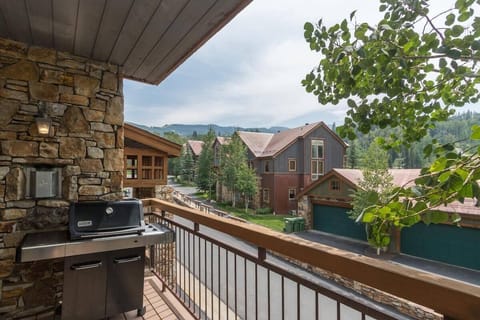 6-Telluride-Terraces-101-Deck.JPG
