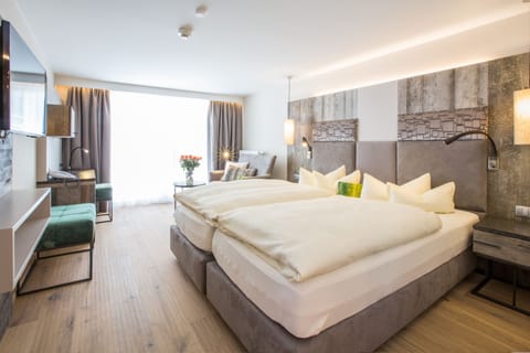 Deluxe Double Room | Premium bedding, minibar, in-room safe, desk