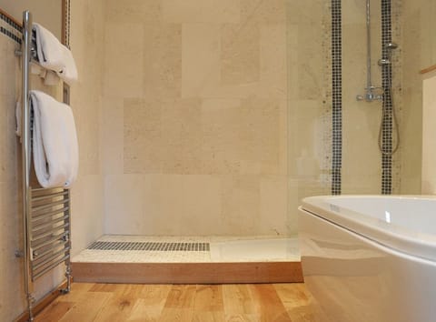 Classic Twin Room | Bathroom | Designer toiletries, hair dryer, bathrobes, towels