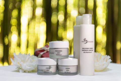 Couples treatment rooms, hot tub, steam room, hot springs