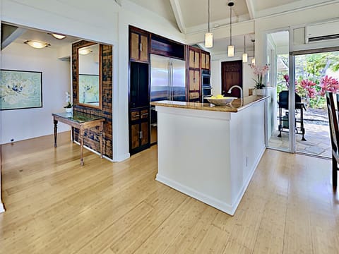 Kitchen - Skylights, windows and sliding doors let in the Maui sun!