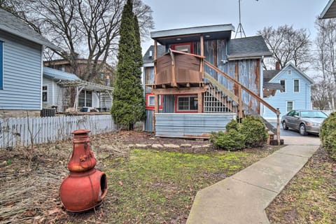 Sturgeon Bay Vacation Rental | 1BR | 1BA | 450 Sq Ft | Stairs to Enter