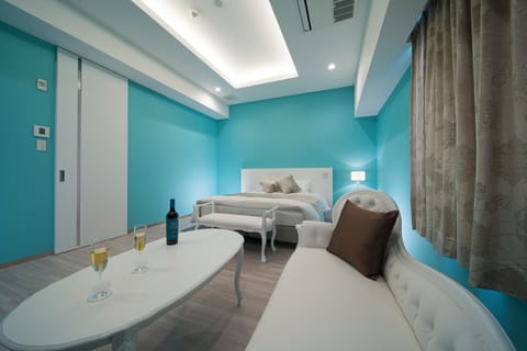 S Plan | Egyptian cotton sheets, premium bedding, desk, laptop workspace