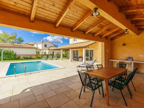 Water, Sky, Building, Property, Furniture, Plant, Swimming Pool, Azure, Chair, Shade