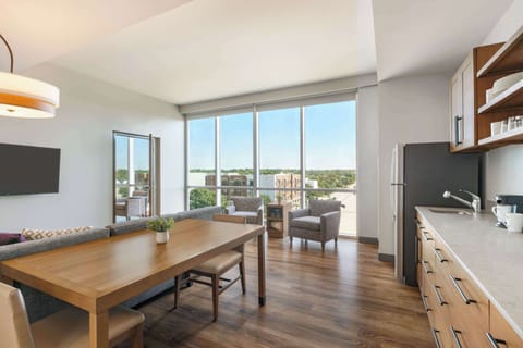 Suite, 1 King Bed with Sofa bed | Pillowtop beds, in-room safe, desk, laptop workspace