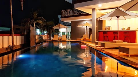 Outdoor pool, sun loungers