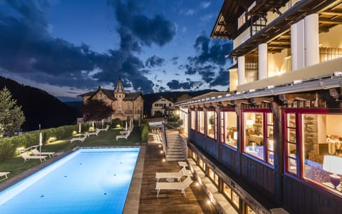 Front of property - evening/night