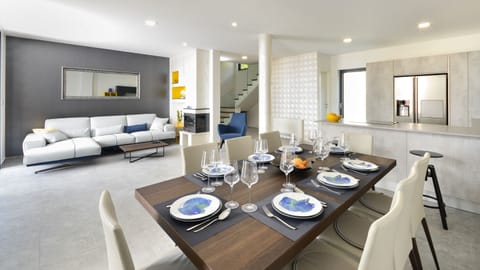 Villa, 4 Bedrooms, Smoking, Private Pool | Dining room