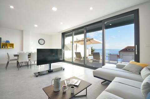 Villa, 4 Bedrooms, Smoking, Private Pool | Living room