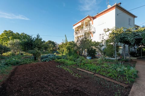 Apartment, 2 Bedrooms, Accessible, Smoking | Front of property