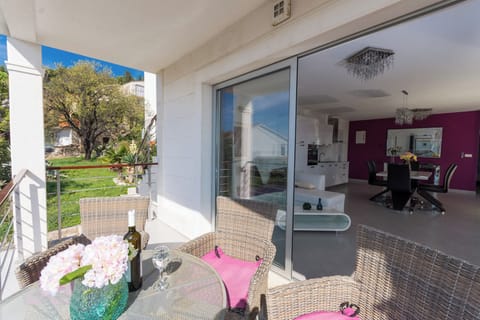 Apartment, 2 Bedrooms, Smoking, Balcony | Outdoor dining