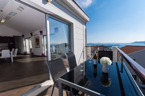 Apartment, 2 Bedrooms, Smoking, Balcony | Outdoor dining