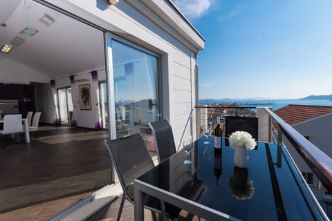 Apartment, 2 Bedrooms, Smoking, Balcony | Outdoor dining