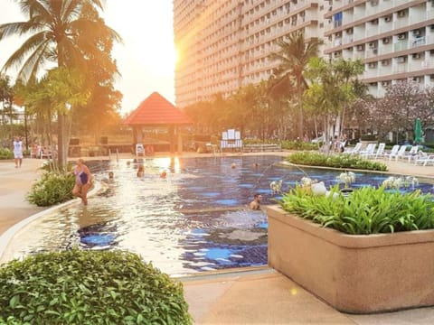 Apartment, 1 Bedroom, Smoking, Balcony | Pool | Outdoor pool