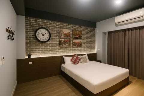 Elite Double Room, Balcony | Blackout drapes, free WiFi, bed sheets