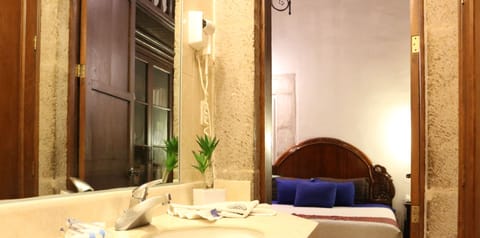 Basic Room | Bathroom sink