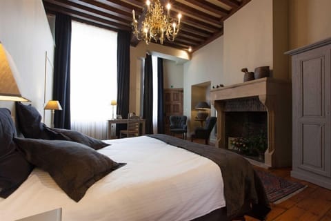 Double Room | Hypo-allergenic bedding, desk, iron/ironing board, cribs/infant beds
