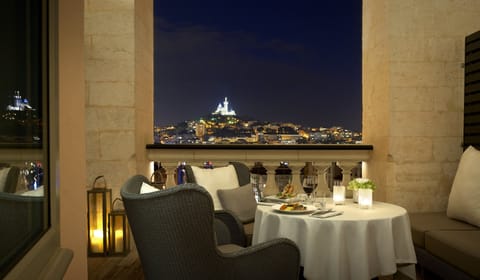 Classic Room, 2 Twin Beds, Terrace, Harbor View | City view