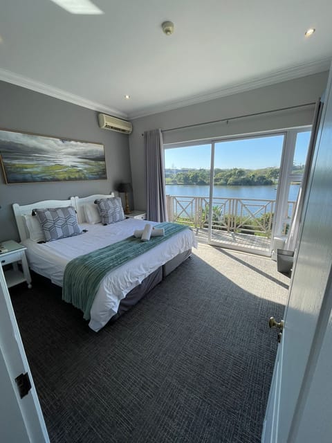 Executive Suite | Premium bedding, in-room safe, desk, iron/ironing board