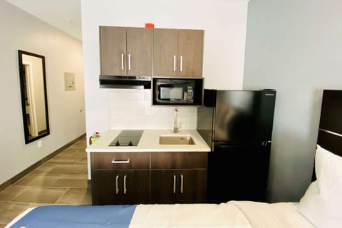 Room, 2 Queen Beds, Non Smoking (Kitchenette) | Private kitchenette | Coffee/tea maker