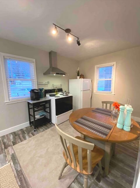 Relaxing kitchen to have your morning coffee in.