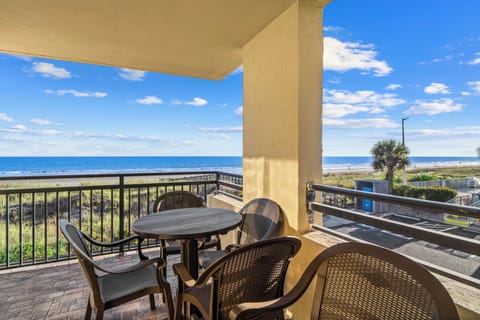 CD104 OCEANFRONT BALCONY