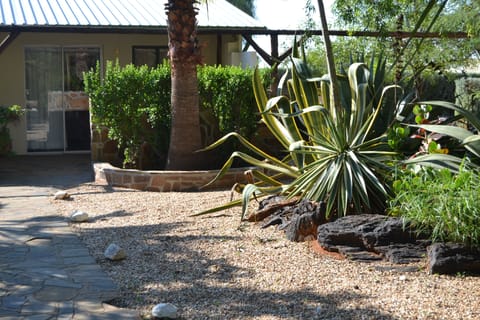 Twin Guest Rooms  | Garden view