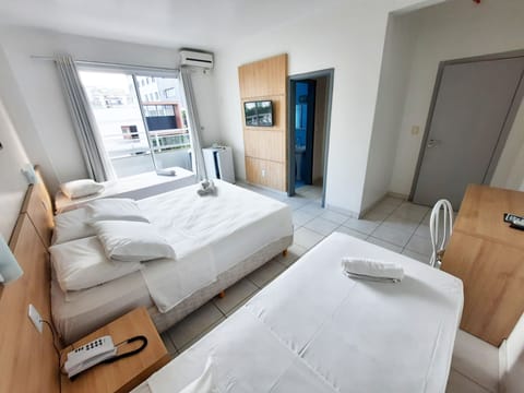 Deluxe Quadruple Room | Free WiFi, bed sheets
