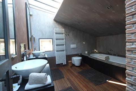 Suite, Garden View (Serguey) | Bathroom | Towels