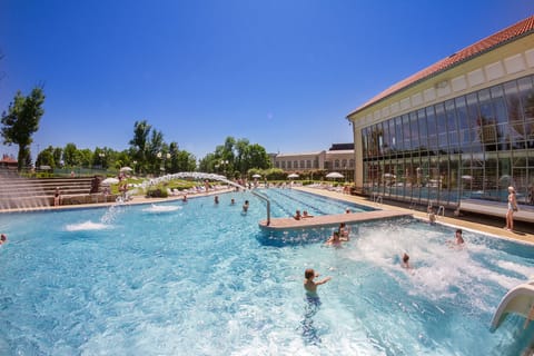3 indoor pools, 2 outdoor pools, sun loungers