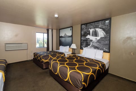 Standard Room, Non Smoking (3 Queen Beds) | Desk, blackout drapes, free WiFi, bed sheets