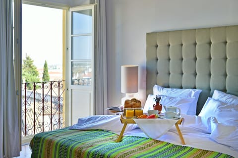 In-room safe, free WiFi, bed sheets