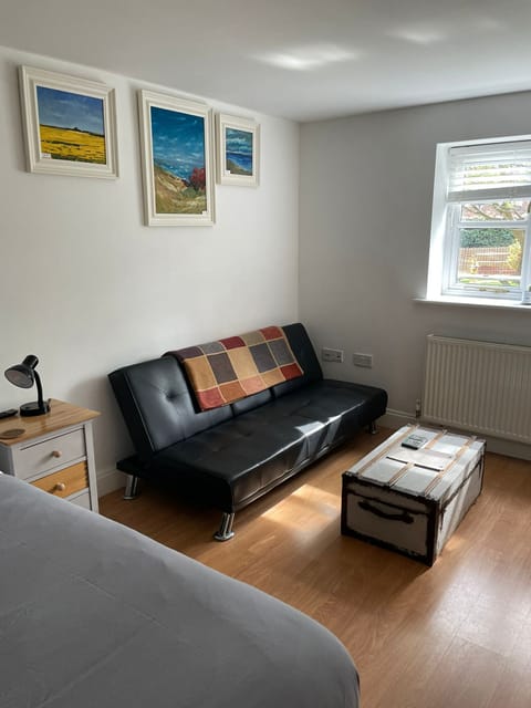 Double Room, Ensuite (The Explorer Room) | 1 bedroom, iron/ironing board, free WiFi