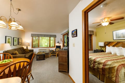 Standard Suite, 1 Queen Bed, Non Smoking (One Bedroom) | 1 bedroom, iron/ironing board, cribs/infant beds, free WiFi