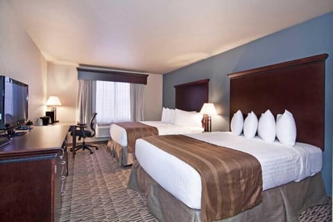 Laptop workspace, iron/ironing board, free WiFi, bed sheets