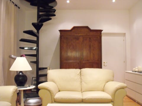 29-inch LCD TV with satellite channels, TV